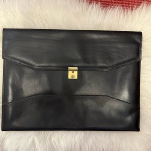 Gucci vintage leather attaché briefcase. In great condition very classy